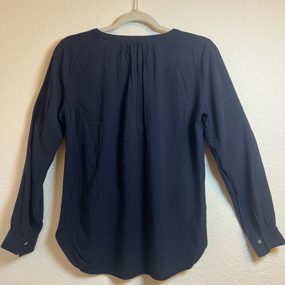 LOFT Women's Navy Ruffle Blouse Size XS - Picture 3 of 7